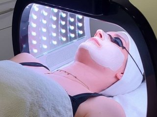 MASQUE LED – SOIN DE LA PEAU PAR LUMINOTHÉRAPIE